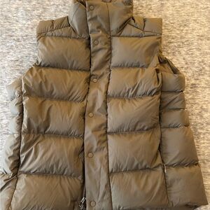 Like new, never worn Men’s Lululemon Dark Tan Puffer Vest  Size Medium